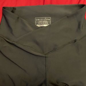 Obsession Capris - Slate colored (dark greyish black)- size Medium. Squat proof!